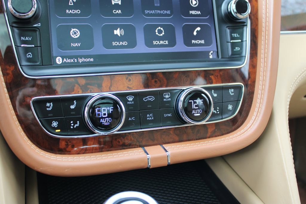 Used 2018 Bentley Bentayga AWD/4WD image 16