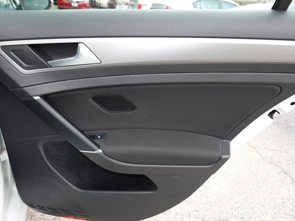 Used 2017 Volkswagen Golf S image 24