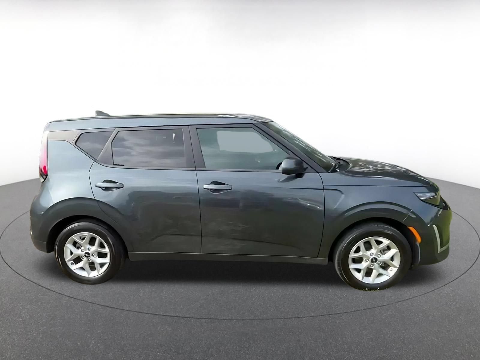 Used 2025 Kia Soul LX w/ LX Technology Package FWD image 15