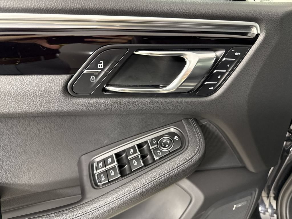 Certified 2022 Porsche Macan S AWD/4WD image 34