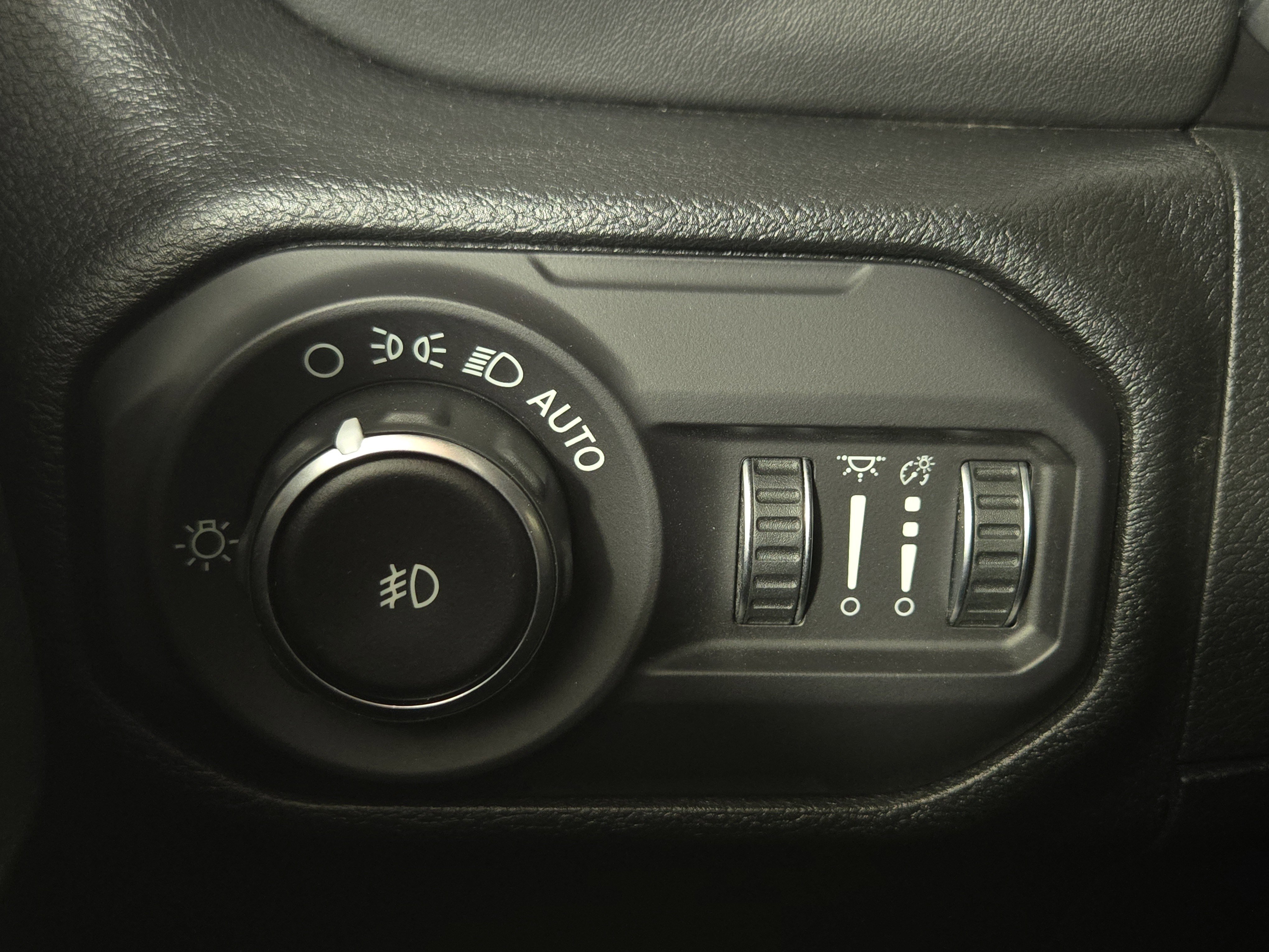 Used 2018 Jeep Wrangler Unlimited Sahara image 26