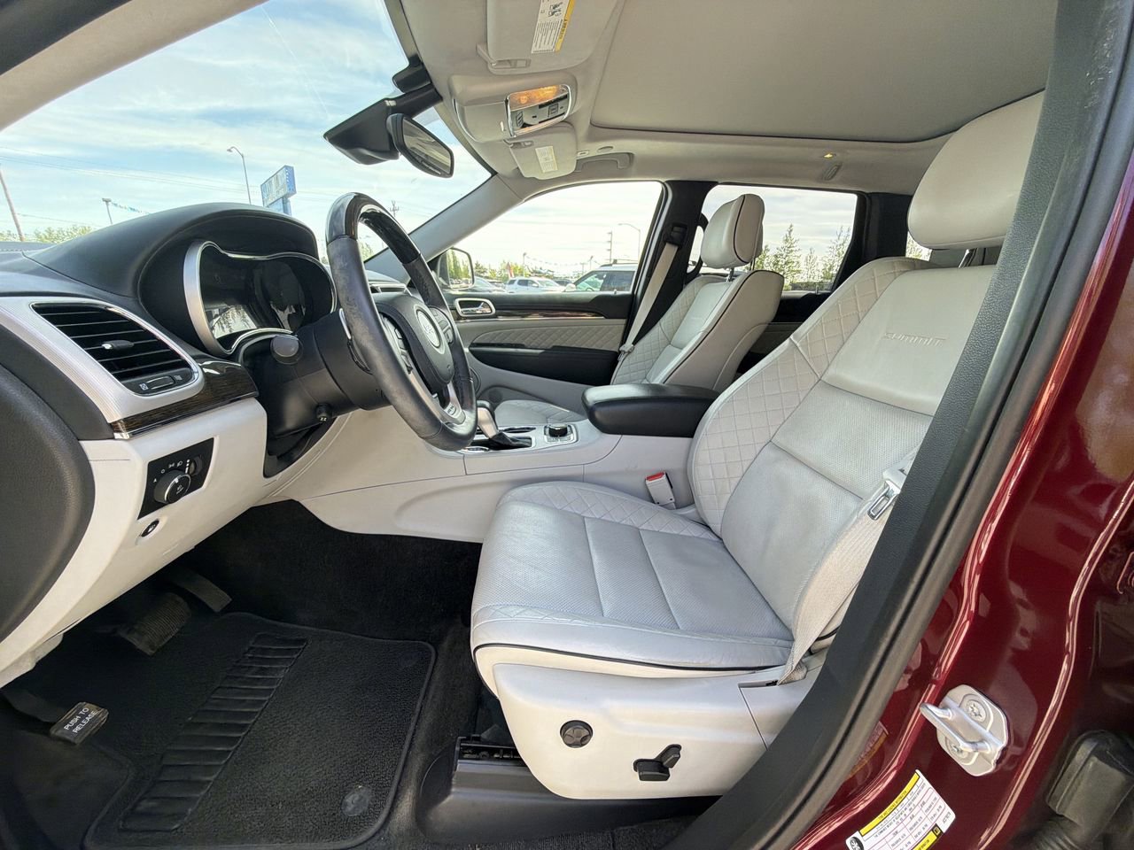 Used 2018 Jeep Grand Cherokee Summit AWD/4WD image 13
