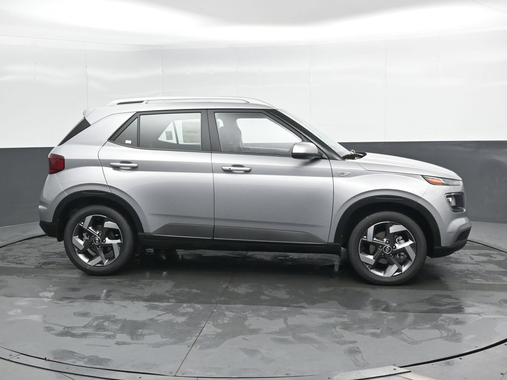 New 2026 Hyundai Venue SEL FWD image 3