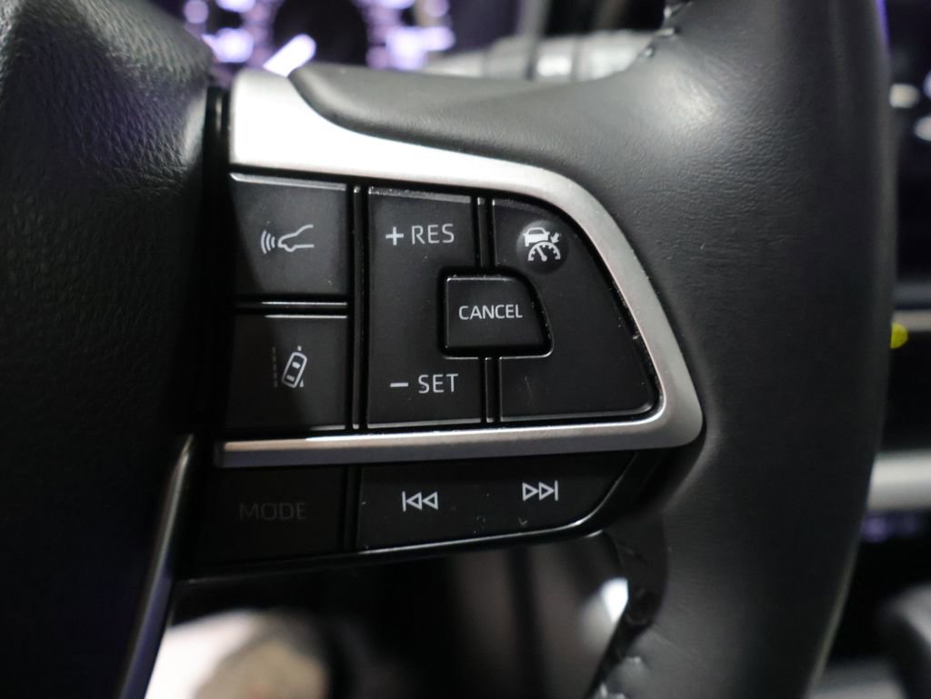 Used 2023 Toyota Highlander XLE image 38