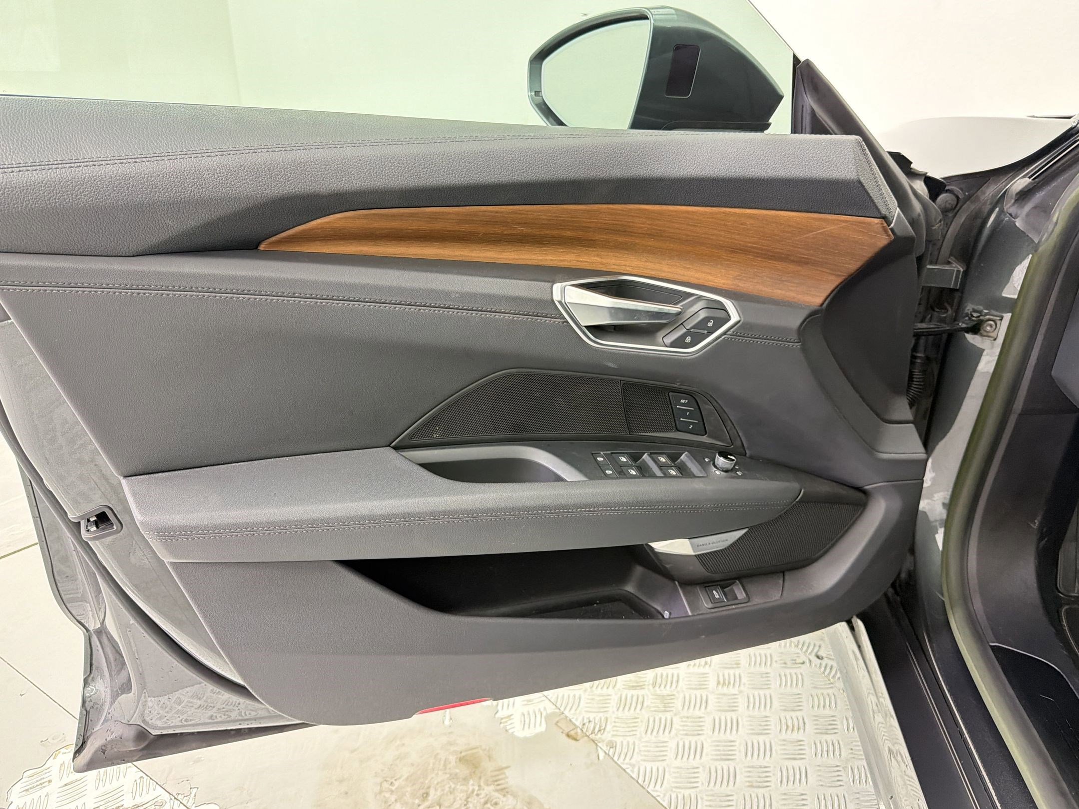 Used 2023 Audi e-tron GT Premium Plus AWD/4WD image 10