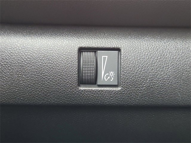 Used 2023 Chevrolet Colorado LT w/ LT Convenience Package II image 18