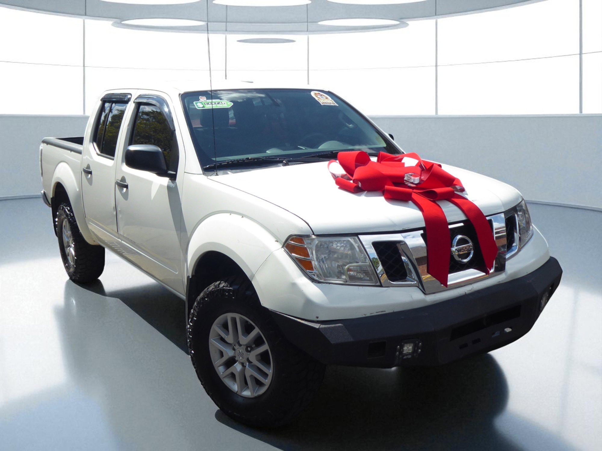 Used 2016 Nissan Frontier SV image 2