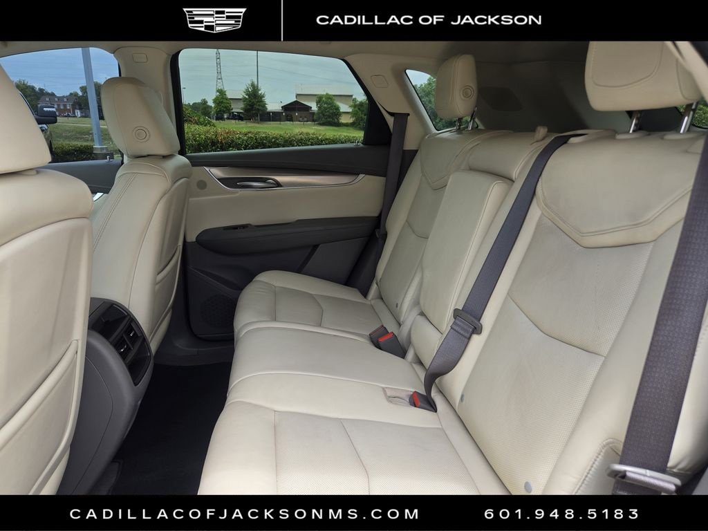 Used 2017 Cadillac XT5 Premium Luxury w/ Driver Assist Package FWD image 11