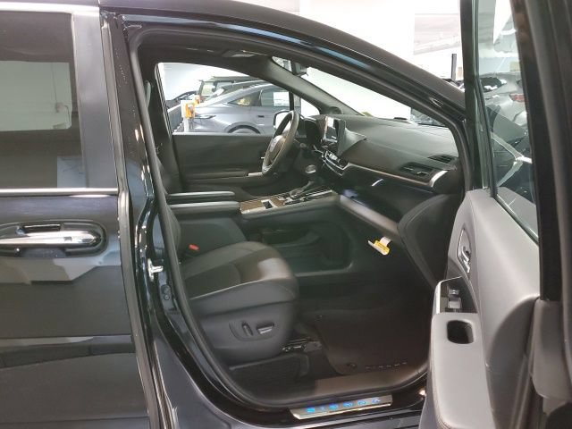 Used 2026 Toyota Sienna Platinum AWD/4WD image 26