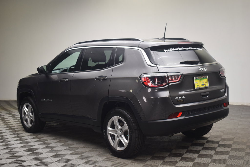 Used 2023 Jeep Compass Latitude w/ Convenience Group AWD/4WD image 31