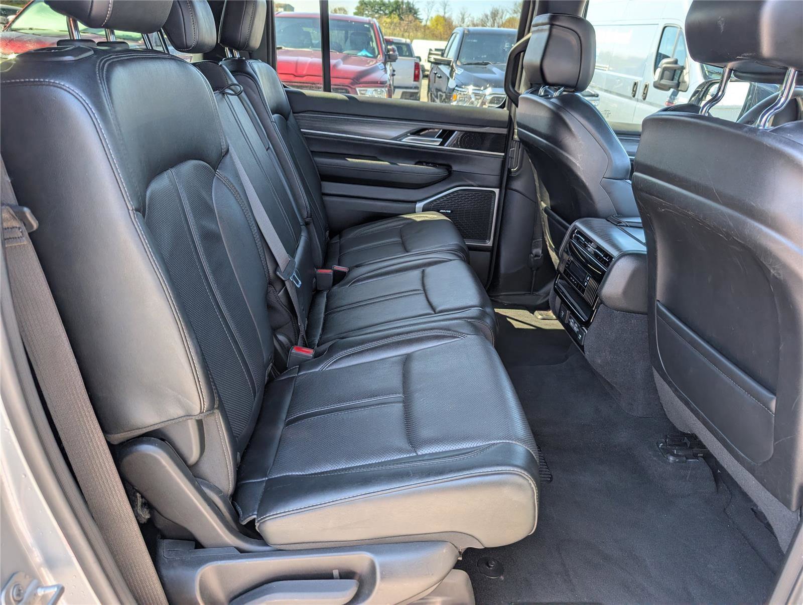 Used 2024 Jeep Wagoneer L Series II w/ Flexible Seating Group image 12