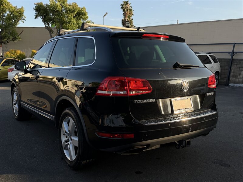 Used 2012 Volkswagen Touareg Hybrid AWD/4WD image 16