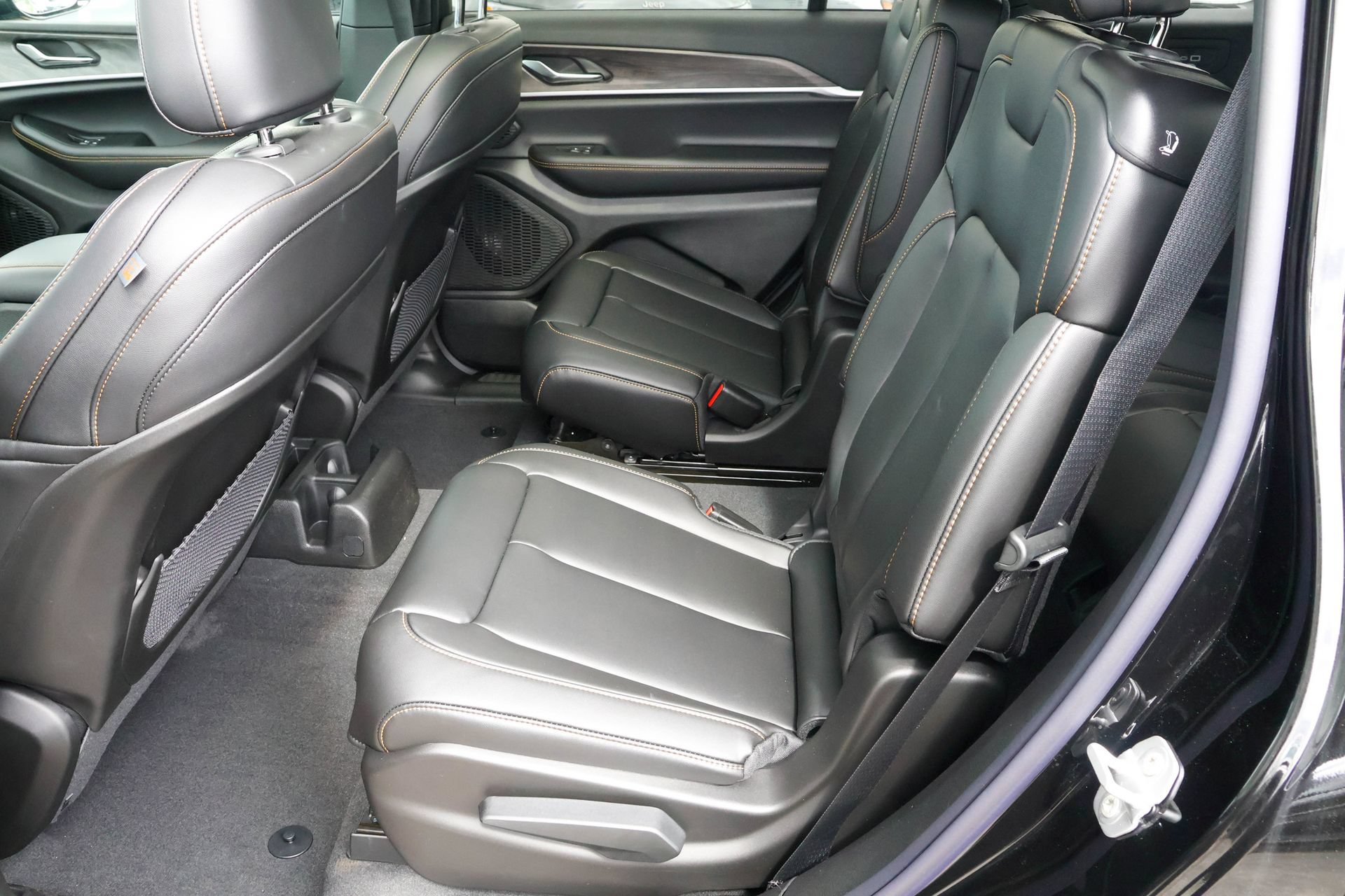 New 2026 Jeep Grand Cherokee L Limited AWD/4WD image 16