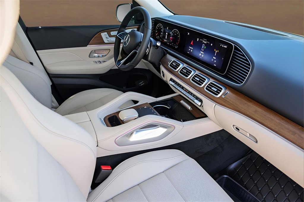 Used 2025 Mercedes-Benz GLE 350 4MATIC image 29