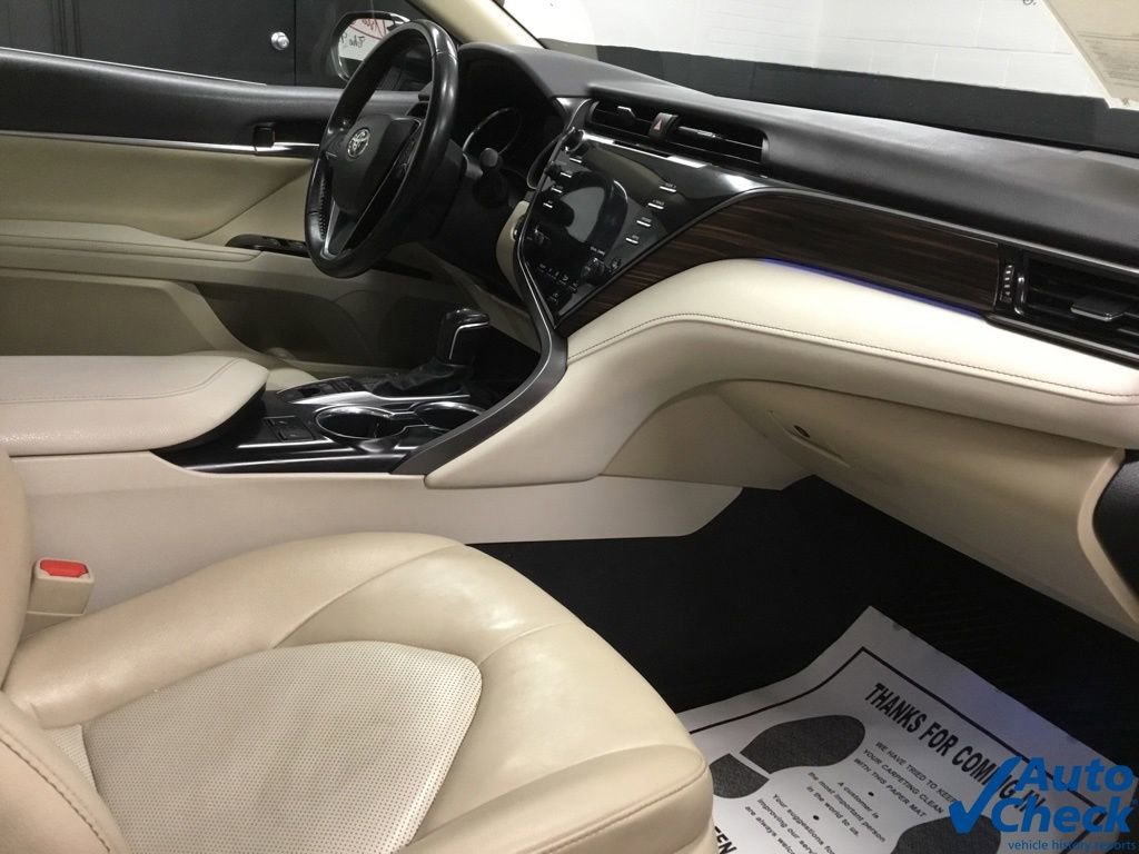 Used 2020 Toyota Camry XLE image 35