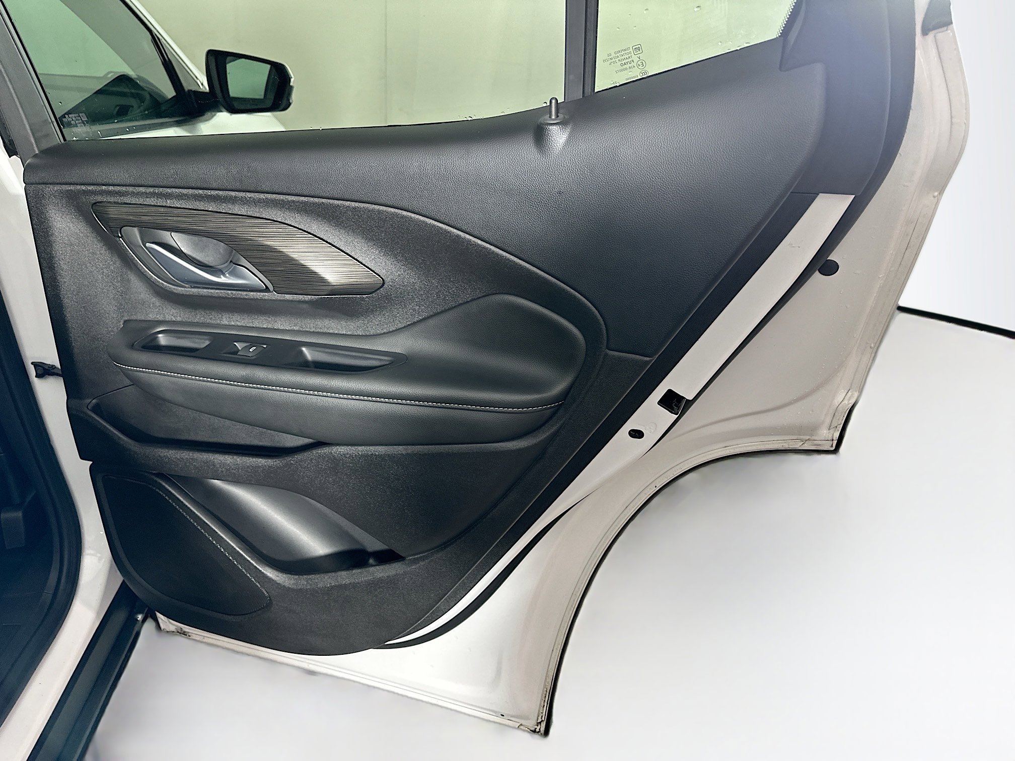 Used 2024 GMC Terrain SLT image 30