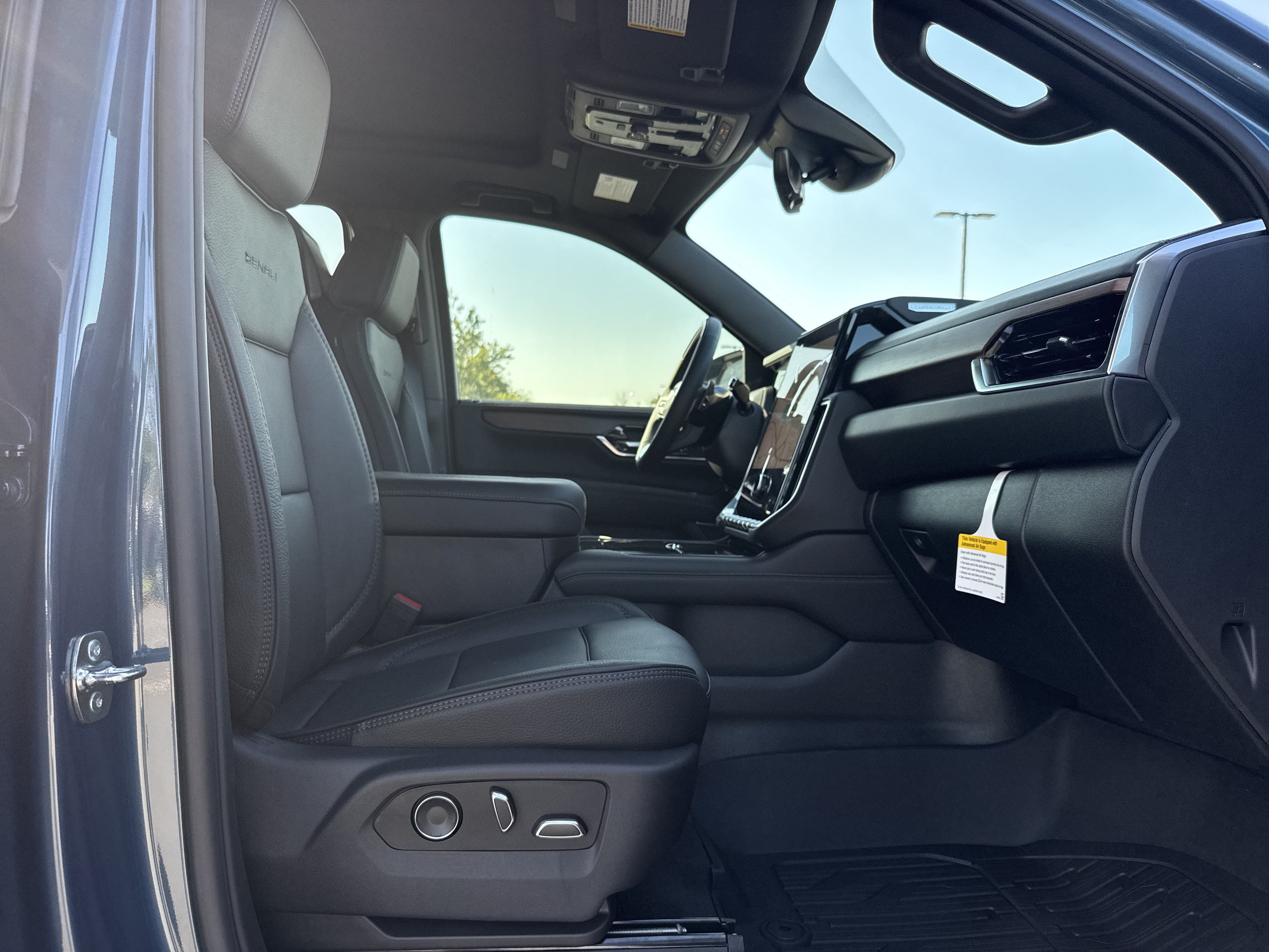 New 2026 GMC Yukon XL Denali w/ Denali Reserve Package RWD image 36