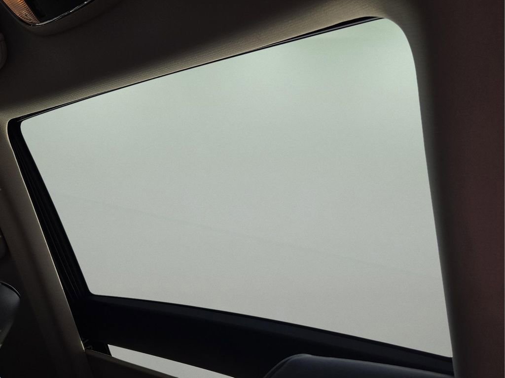 Used 2016 Chrysler 300 C image 14