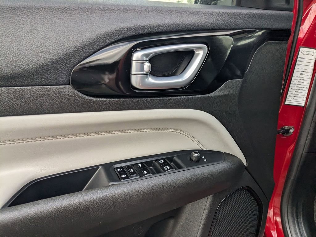 Used 2025 Jeep Compass Limited image 10