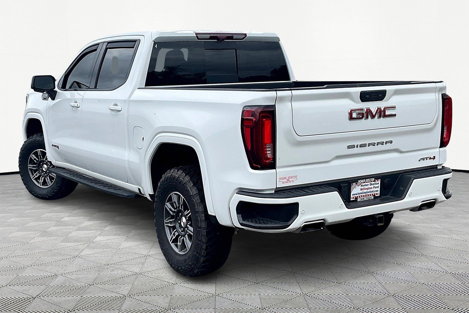 Used 2024 GMC Sierra 1500 AT4 w/ Technology Package image 10