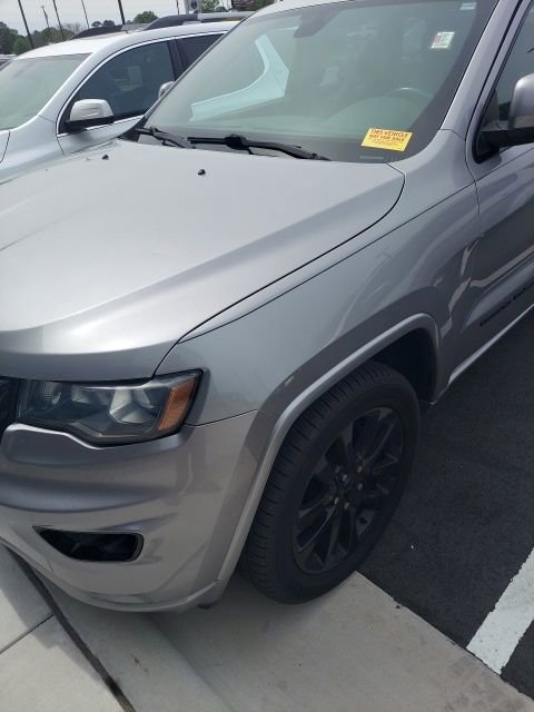 Used 2017 Jeep Grand Cherokee Altitude image 6