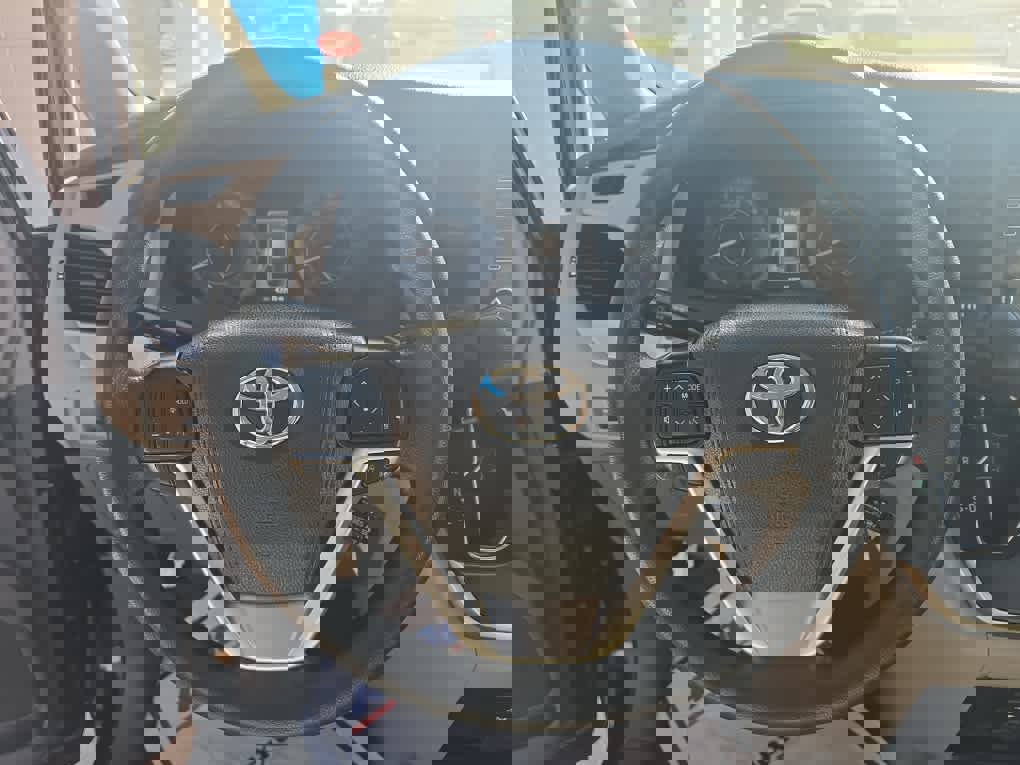 Used 2020 Toyota Sienna L image 15