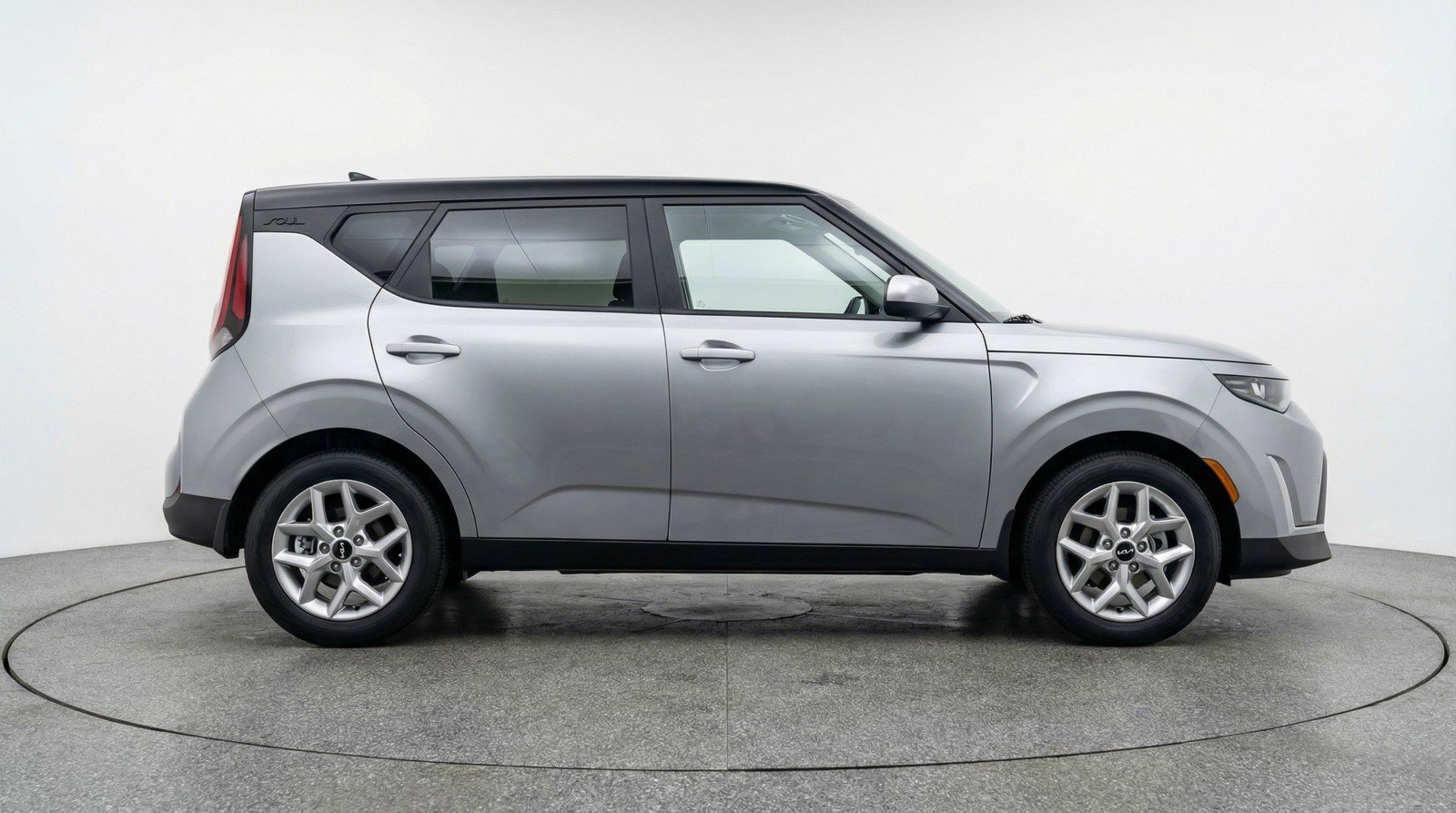 Used 2025 Kia Soul LX w/ LX Technology Package FWD image 11