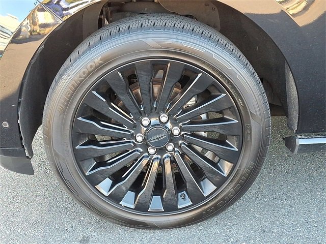 Used 2019 Lincoln Navigator Reserve image 11