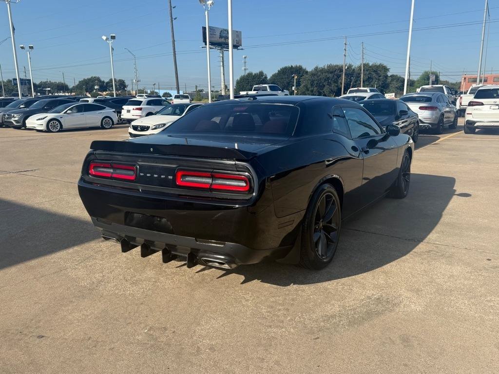 Used 2019 Dodge Challenger R/T RWD image 6