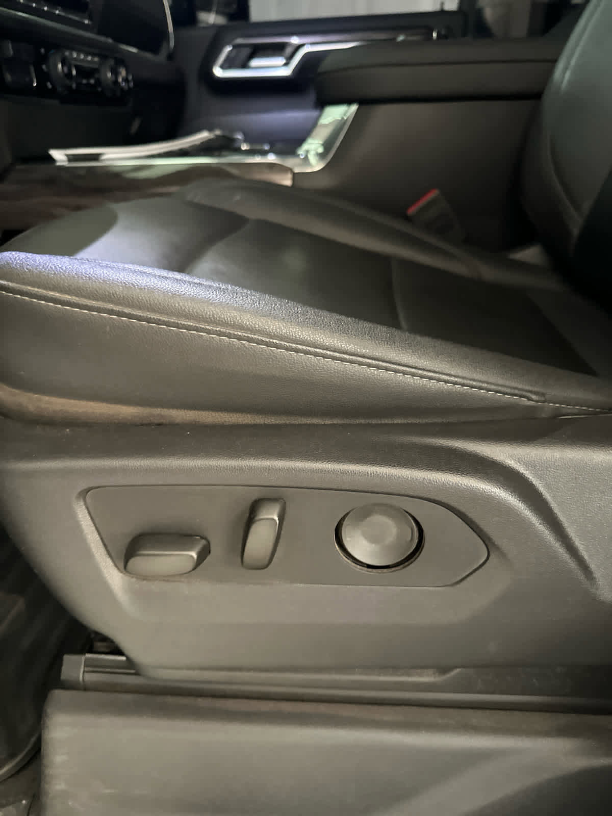 Used 2025 Chevrolet Silverado 3500 LTZ w/ LTZ Convenience Package image 22