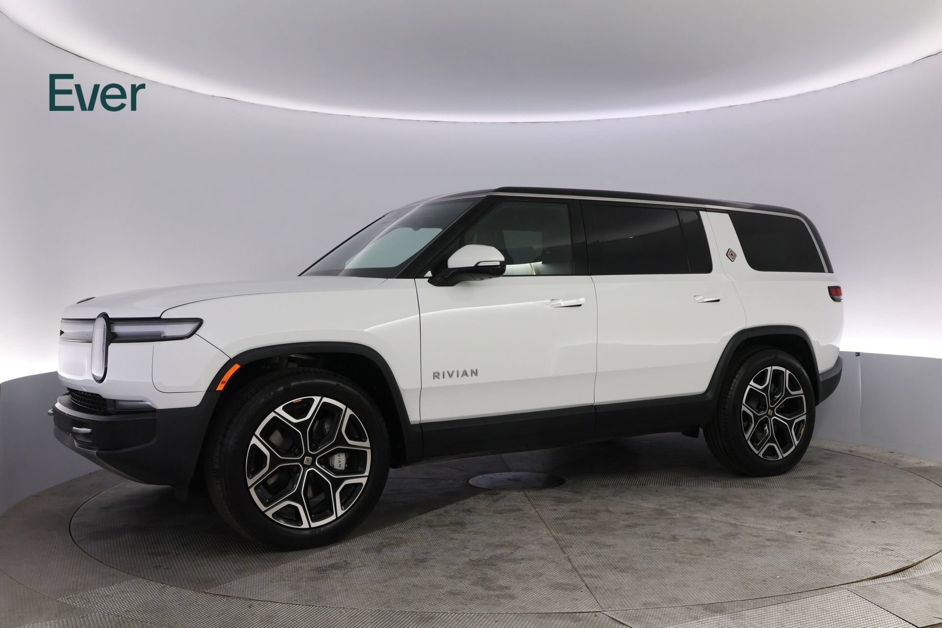 Used 2025 Rivian R1S Adventure AWD/4WD image 18