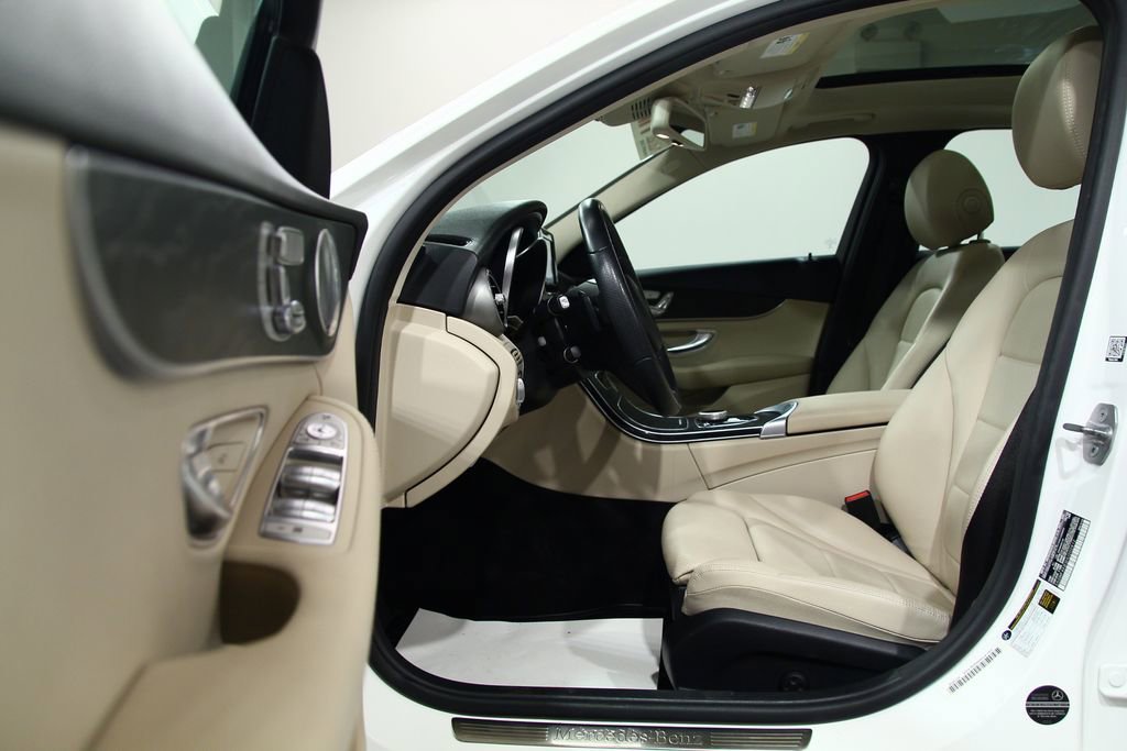 Used 2017 Mercedes-Benz C 300 4MATIC Sedan image 4