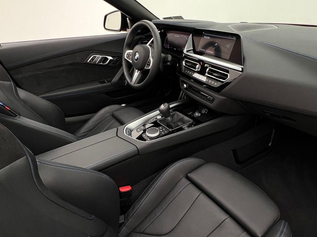 Certified 2025 BMW Z4 M40i w/ Edition image 17