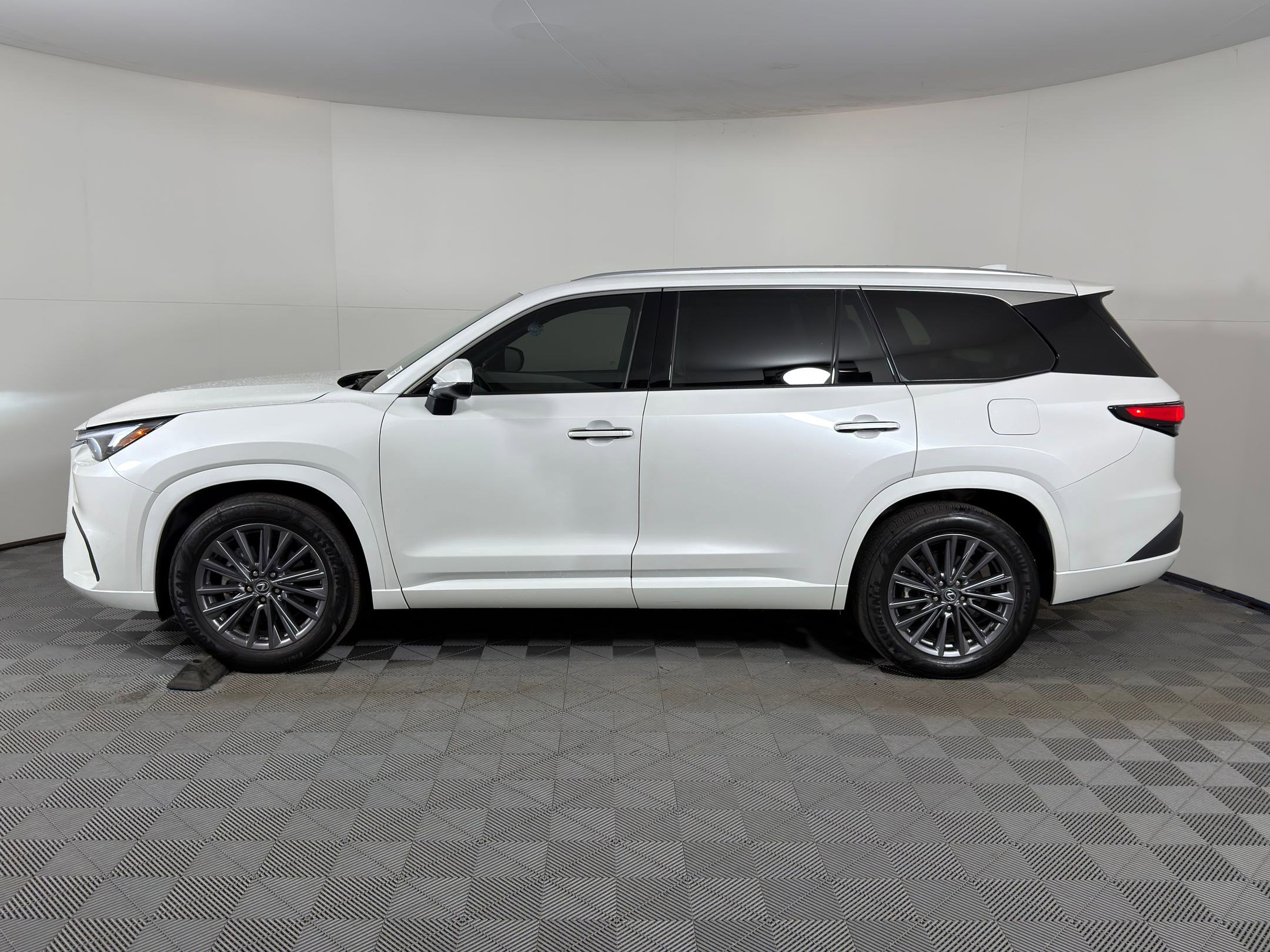 Used 2024 Lexus TX 350 FWD image 2