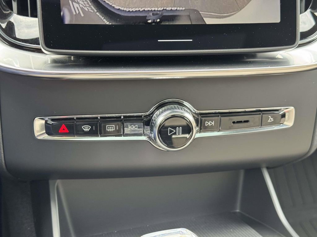 Certified 2026 Volvo XC90 B6 Plus w/ Protection Package image 28