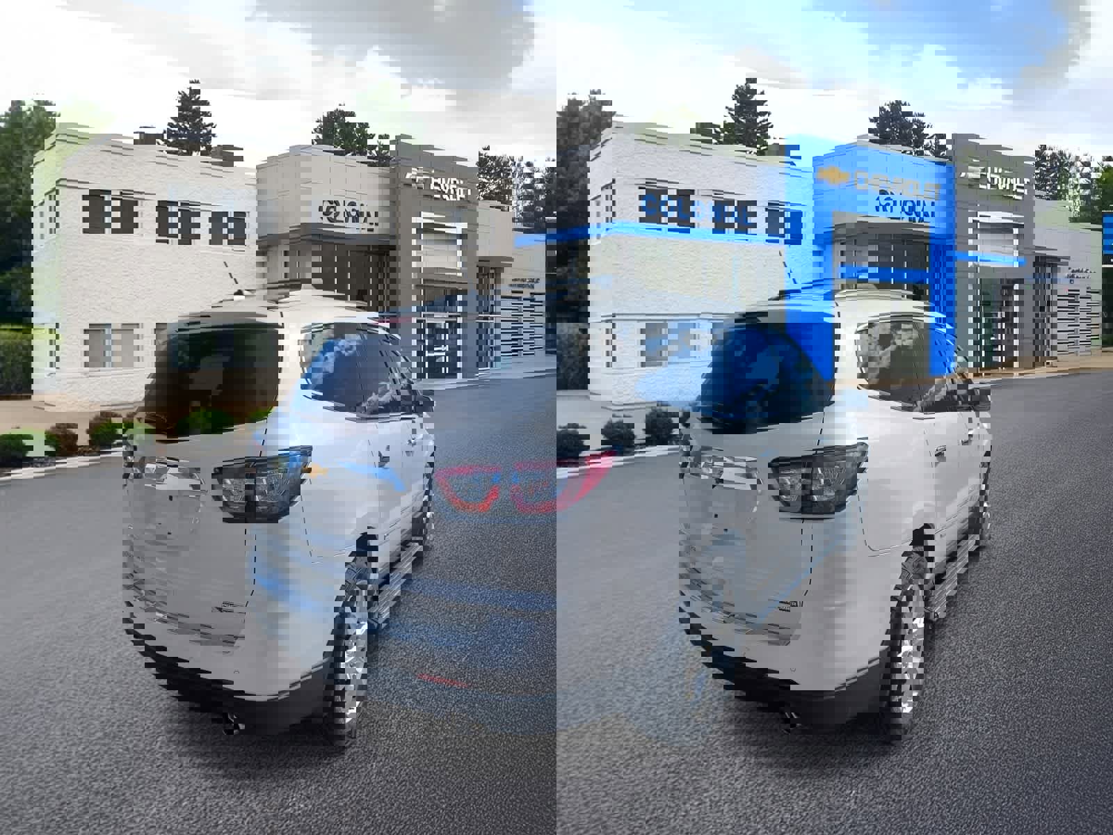 Used 2017 Chevrolet Traverse Premier w/ LPO, 'HIT The Road' Package image 4