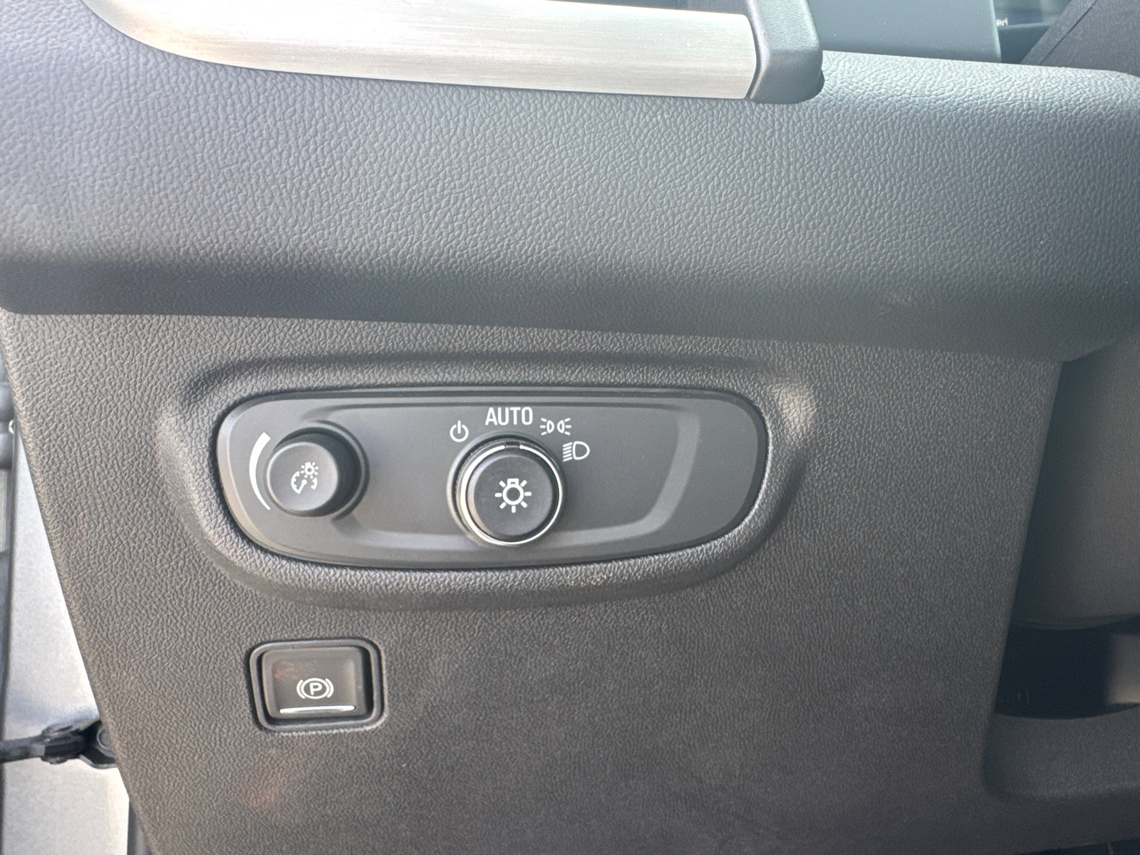 Used 2024 GMC Terrain SLE image 29