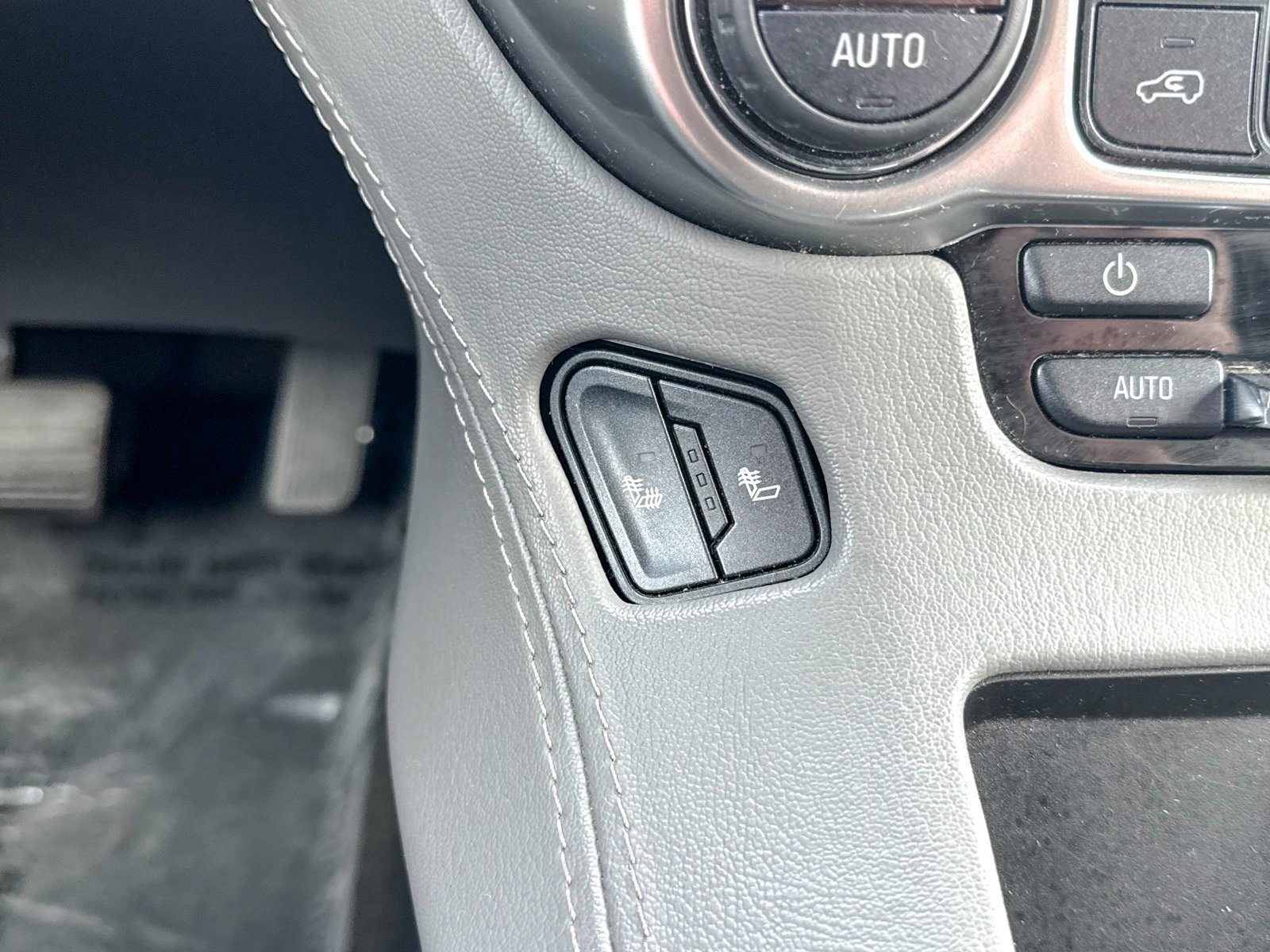 Used 2018 Chevrolet Suburban LT image 37