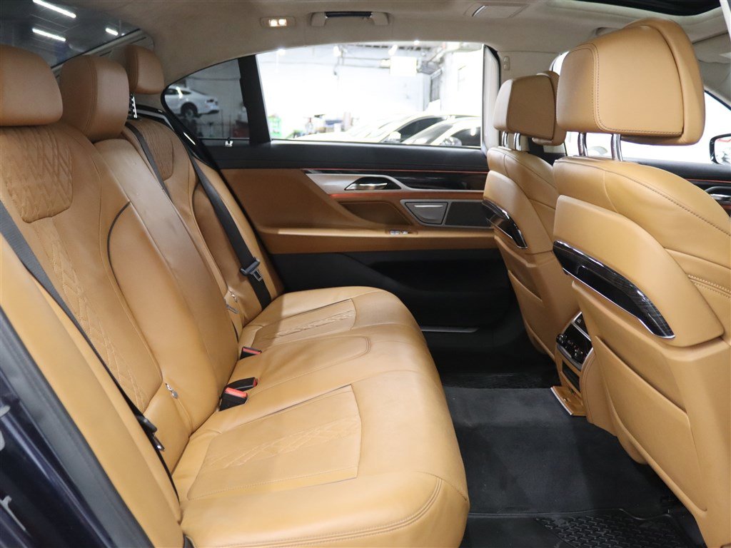 Used 2018 BMW 750Li xDrive w/ Executive Package AWD/4WD image 17