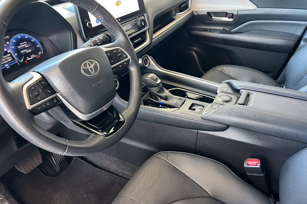Certified 2024 Toyota Grand Highlander FWD image 12