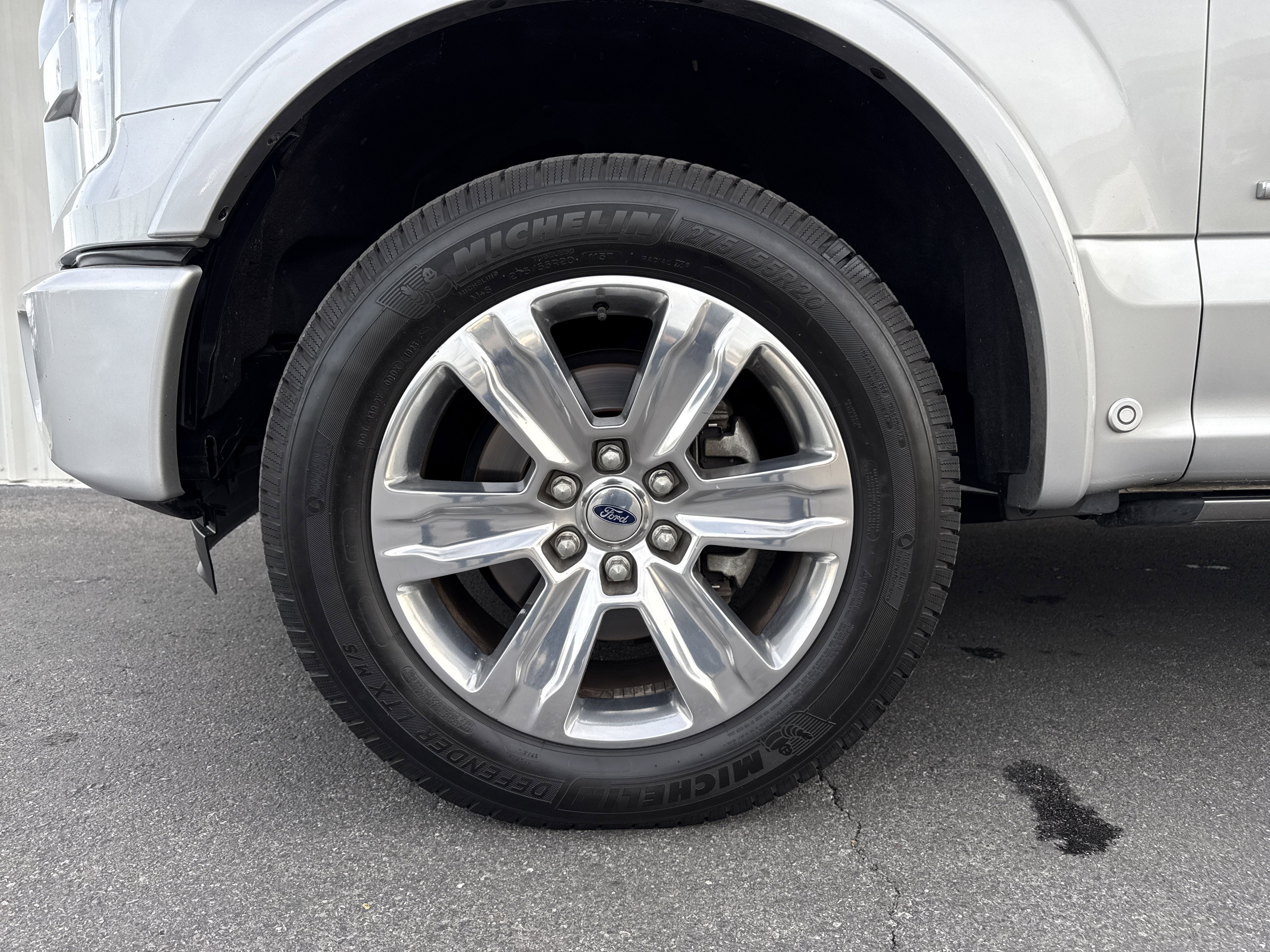 Used 2016 Ford F150 Platinum w/ Equipment Group 701A Luxury image 5