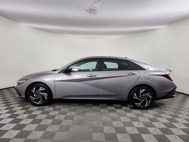 Certified 2025 Hyundai Elantra Sport FWD image 2