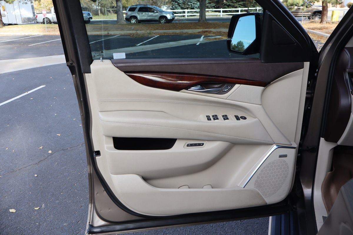 Used 2016 Cadillac Escalade ESV Premium image 25