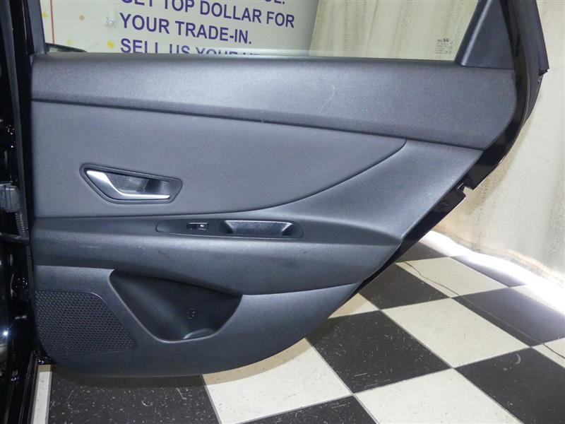 Used 2022 Hyundai Elantra Limited image 29