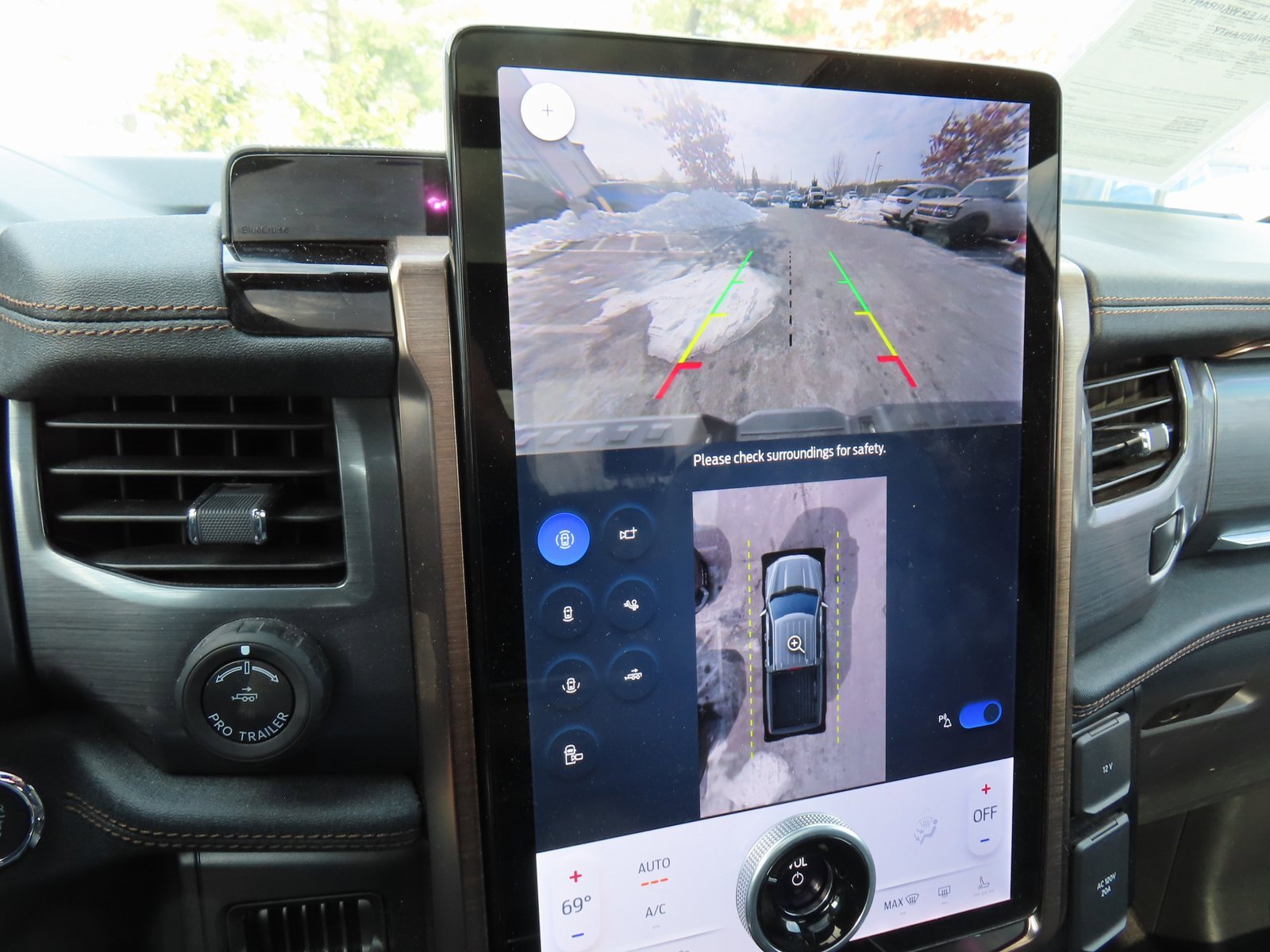 Used 2024 Ford F150 Lightning Lariat image 28