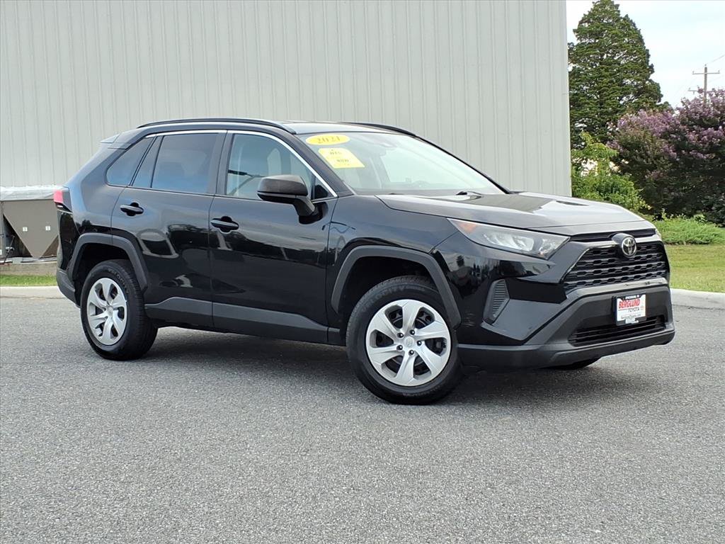Used 2021 Toyota RAV4 LE AWD/4WD image 2