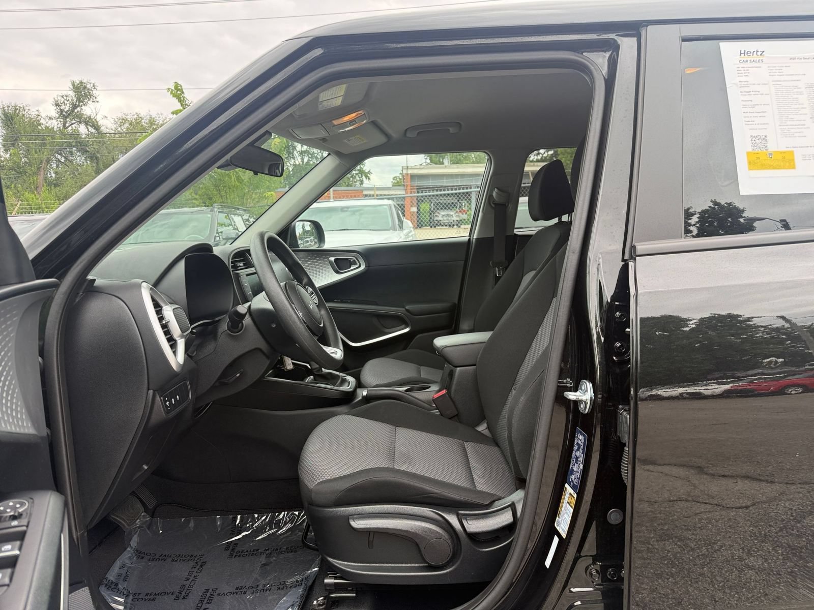 Used 2025 Kia Soul LX w/ LX Technology Package FWD image 24