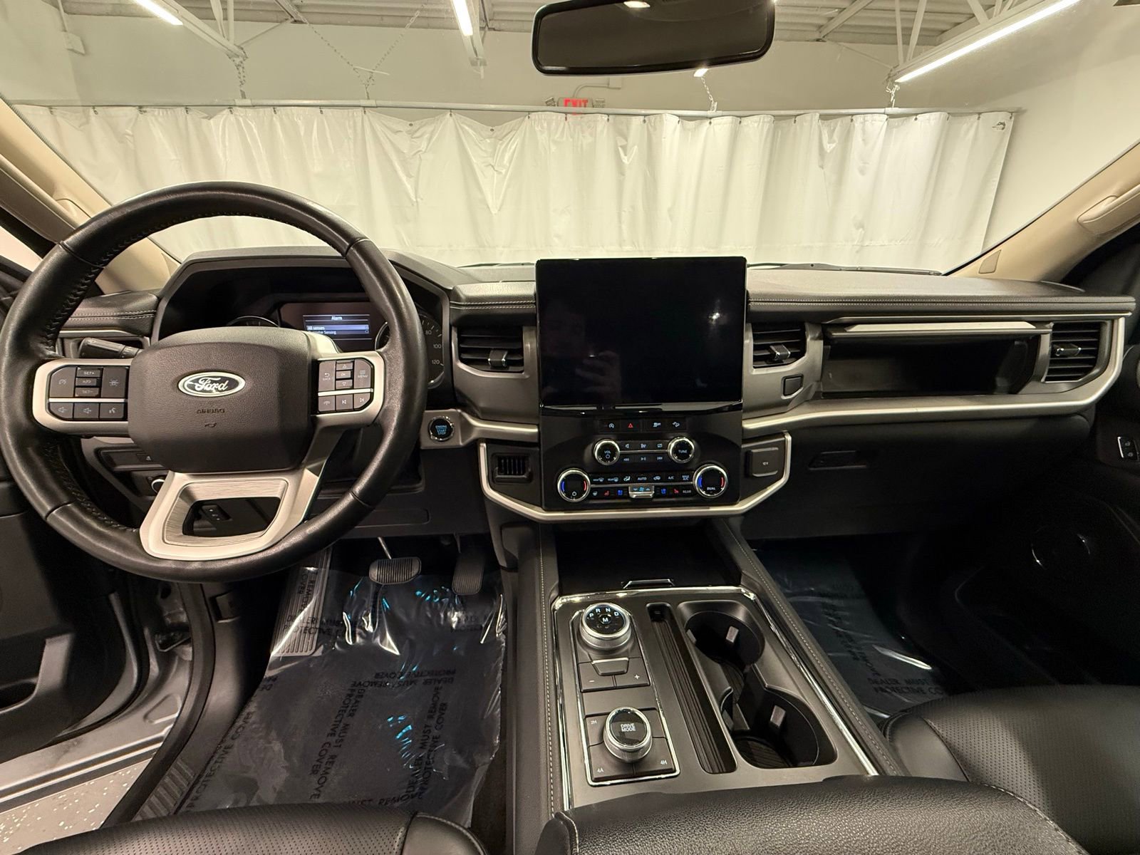 Used 2024 Ford Expedition XLT image 17