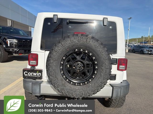 Used 2017 Jeep Wrangler Unlimited Sahara w/ Max Tow Package AWD/4WD image 5