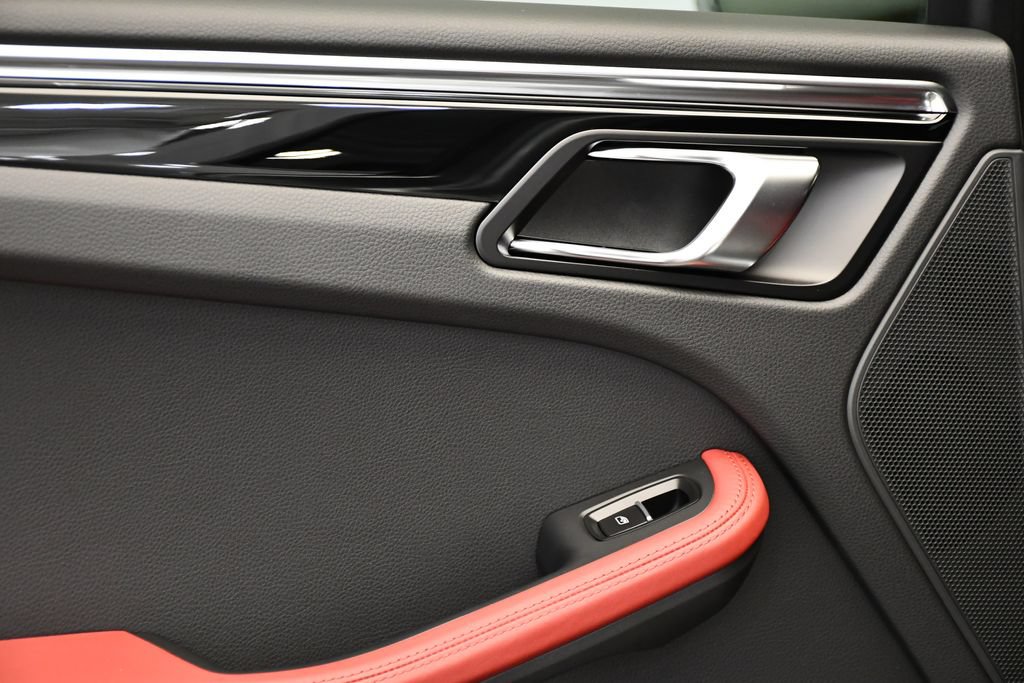 Certified 2026 Porsche Macan AWD/4WD image 42
